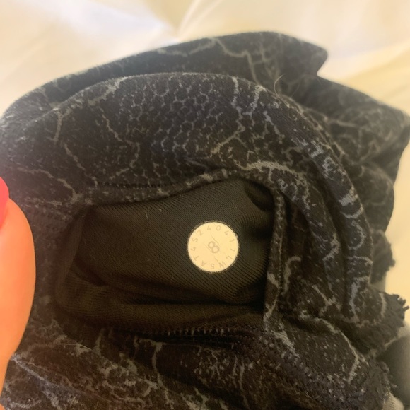 Lululemon Patterned Aligns - Picture 3 of 4